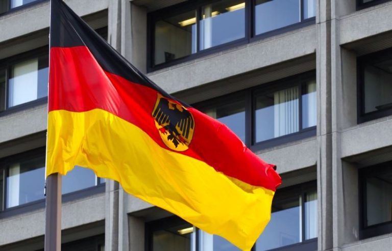 В Германии вступил в силу закон, разрешающий институциональным фондам хранить криптовалюту